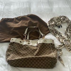 AUTHENTIC GUCCI Beige/off white GG Canvas Large with Original Gucci Scarf